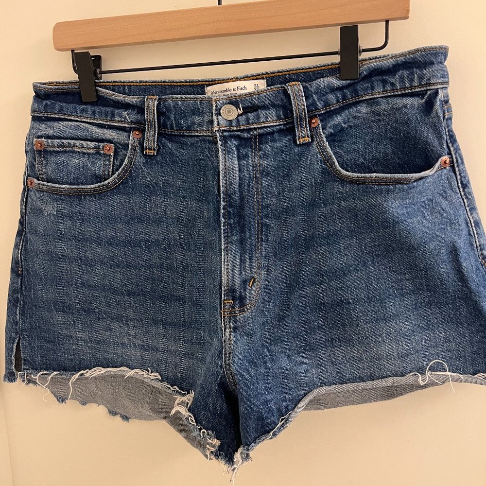 A&F Mom Short High Rise Curve Love